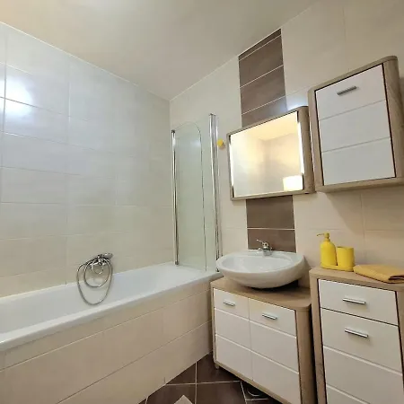 Divky, Free Parking Apartament Pula